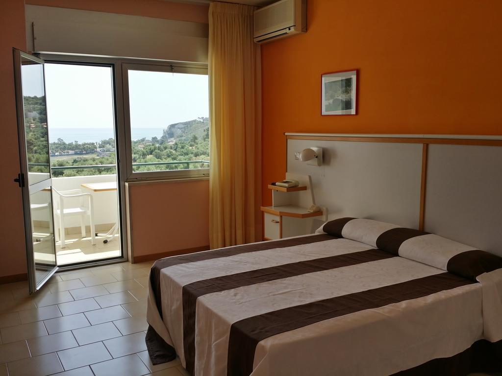 Centro Di Soggiorno Il Belvedere Vieste Room photo